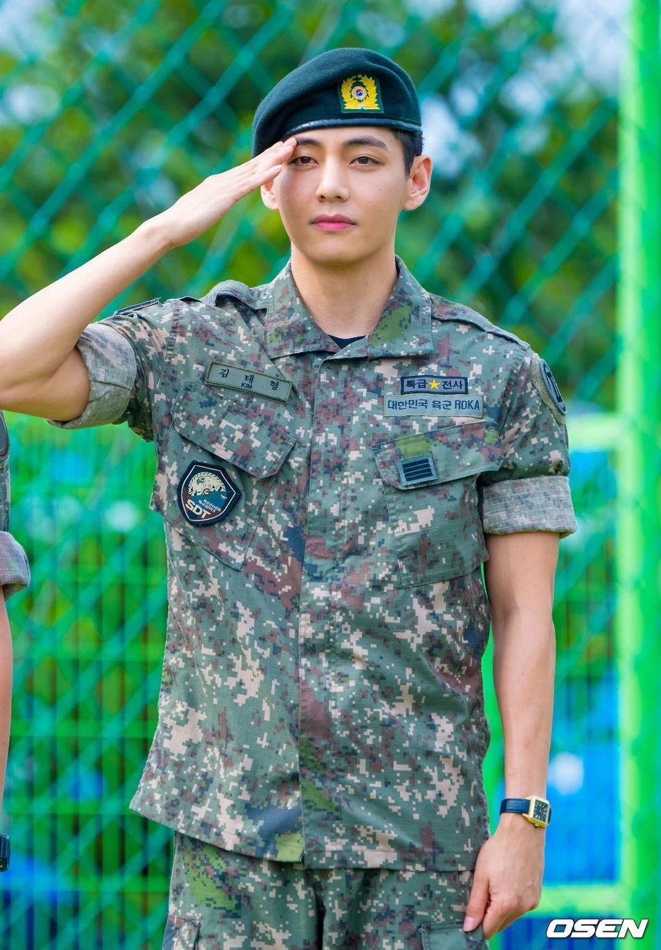 Rổ bằng chứng V (BTS) hẹn hò Jang Won Young kém 9 tuổi Rổ bằng chứng V (BTS) hẹn hò Jang Won Young kém 9 tuổi
