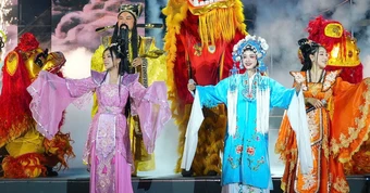 Rực rỡ đêm hội Nguyên tiêu, đậm sắc màu văn hóa Việt - Hoa