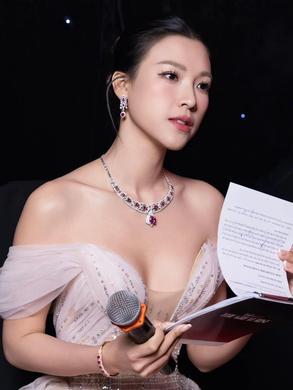 Sắc vóc bạn gái thủ môn Patrik Lê Giang Sắc vóc bạn gái thủ môn Patrik Lê Giang