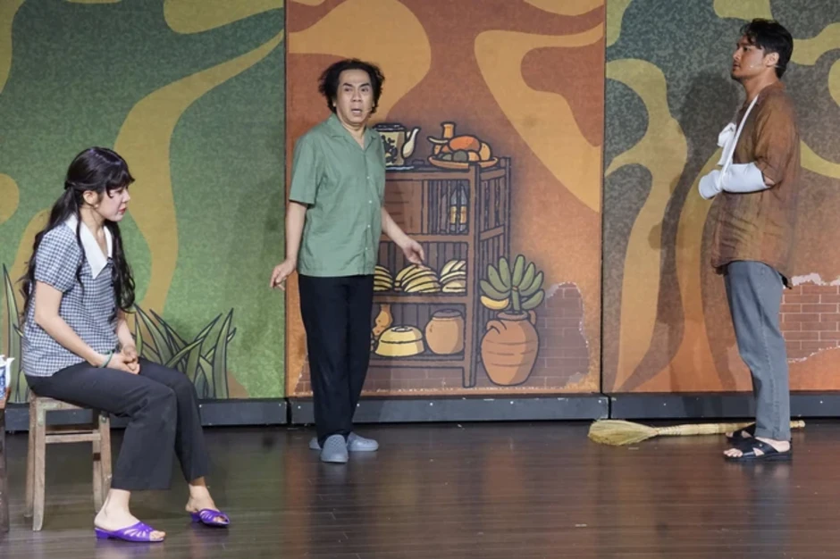 Sân khấu Thiên Đăng chinh phục khán giả, NSƯT Thành Lộc xuất thần với 4 vai mới Sân khấu Thiên Đăng chinh phục khán giả, NSƯT Thành Lộc xuất thần với 4 vai mới