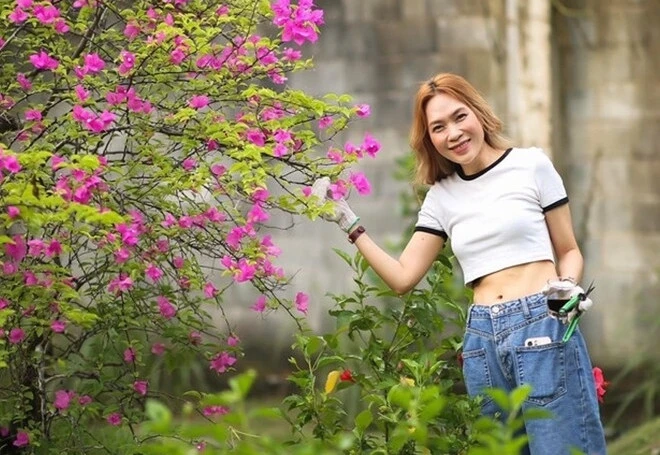 Sao hạng S quyền lực nhất nhì showbiz, 2 thập kỷ không chao đảo vị thế, sạch scandal: Sống kín tiếng trong biệt phủ nghìn mét vuông Sao hạng S quyền lực nhất nhì showbiz, 2 thập kỷ không chao đảo vị thế, sạch scandal: Sống kín tiếng trong biệt phủ nghìn mét vuông