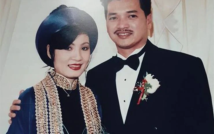 Sao nam Vbiz 25 năm đóng phim không một vai chính, ly hôn minh tinh quốc tế rồi tái hôn vợ kém 37 tuổi thế lại hay