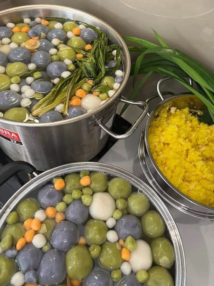 Sao nam Vbiz từng nổi tiếng là "quý ông" nay bán chè trôi nước, thịt kho rệu giao bằng xe ô tô khắp TP.HCM Sao nam Vbiz từng nổi tiếng là "quý ông" nay bán chè trôi nước, thịt kho rệu giao bằng xe ô tô khắp TP.HCM