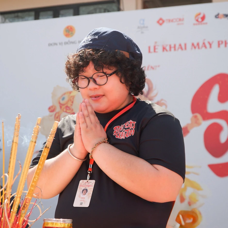 Sao nữ theo đuổi Steven Nguyễn từ Trại Buôn Người ra tận ngoài đời, càng làm xấu mình càng hút triệu view Sao nữ theo đuổi Steven Nguyễn từ Trại Buôn Người ra tận ngoài đời, càng làm xấu mình càng hút triệu view