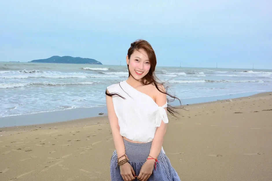 Sao Việt: Hòa Minzy tung loạt đi biển cùng chồng bộ đội 'gây sốt' mạng xã hội Sao Việt: Hòa Minzy tung loạt đi biển cùng chồng bộ đội 'gây sốt' mạng xã hội