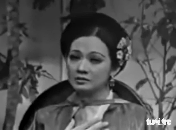 Sau bản màu Tiếng trống Mê Linh, khán giả ‘đòi’ HTV làm tiếp Bên cầu dệt lụa Sau bản màu Tiếng trống Mê Linh, khán giả ‘đòi’ HTV làm tiếp Bên cầu dệt lụa