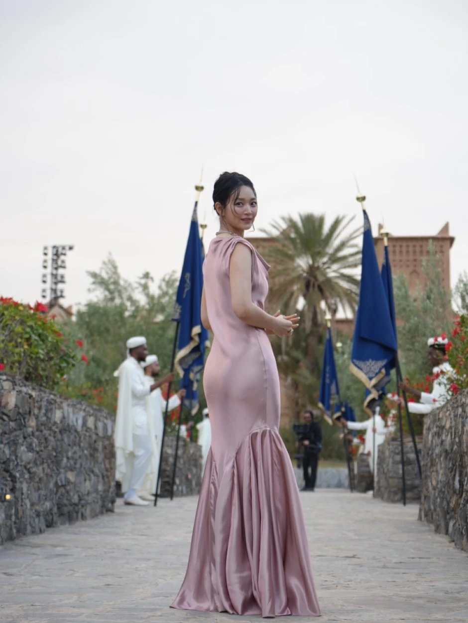 Shin Min Ah hóa “nữ thần giáng thế” ở sự kiện cao cấp tại Maroc: Khoe body bốc lửa xứng đáng phong thần, nhìn xuống hông quả táo mà sốc Shin Min Ah hóa “nữ thần giáng thế” ở sự kiện cao cấp tại Maroc: Khoe body bốc lửa xứng đáng phong thần, nhìn xuống hông quả táo mà sốc