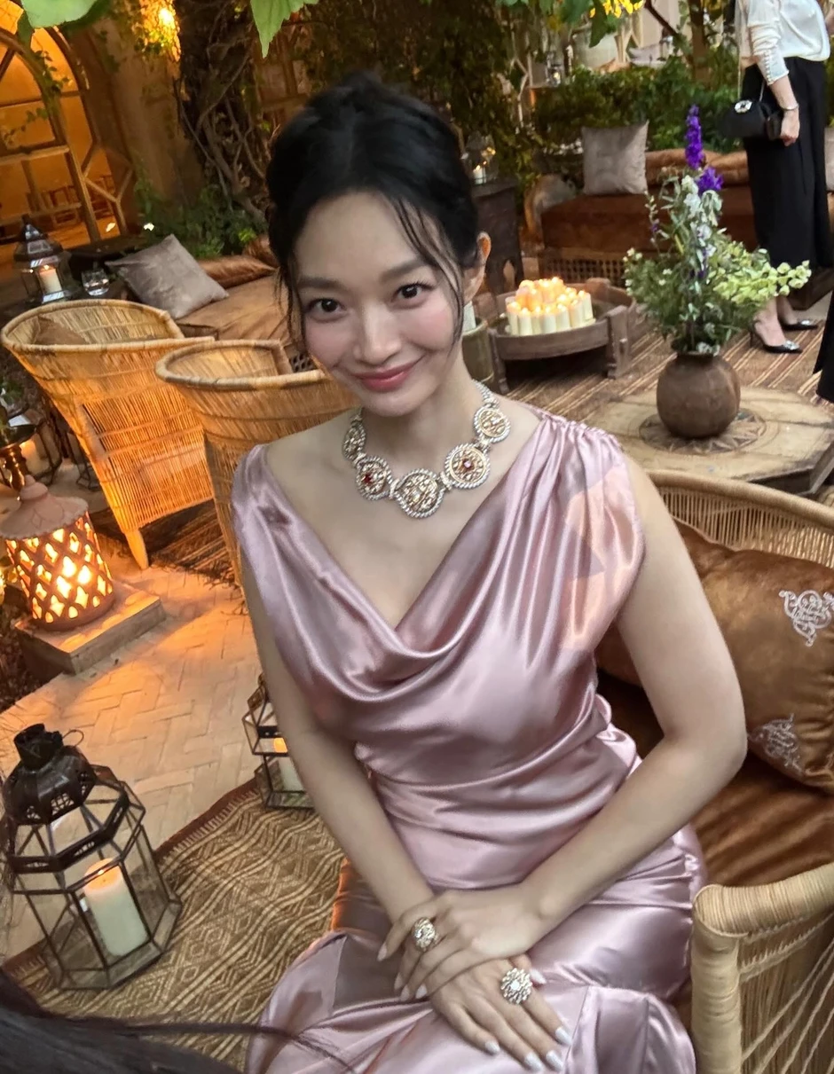 Shin Min Ah hóa “nữ thần giáng thế” ở sự kiện cao cấp tại Maroc: Khoe body bốc lửa xứng đáng phong thần, nhìn xuống hông quả táo mà sốc Shin Min Ah hóa “nữ thần giáng thế” ở sự kiện cao cấp tại Maroc: Khoe body bốc lửa xứng đáng phong thần, nhìn xuống hông quả táo mà sốc