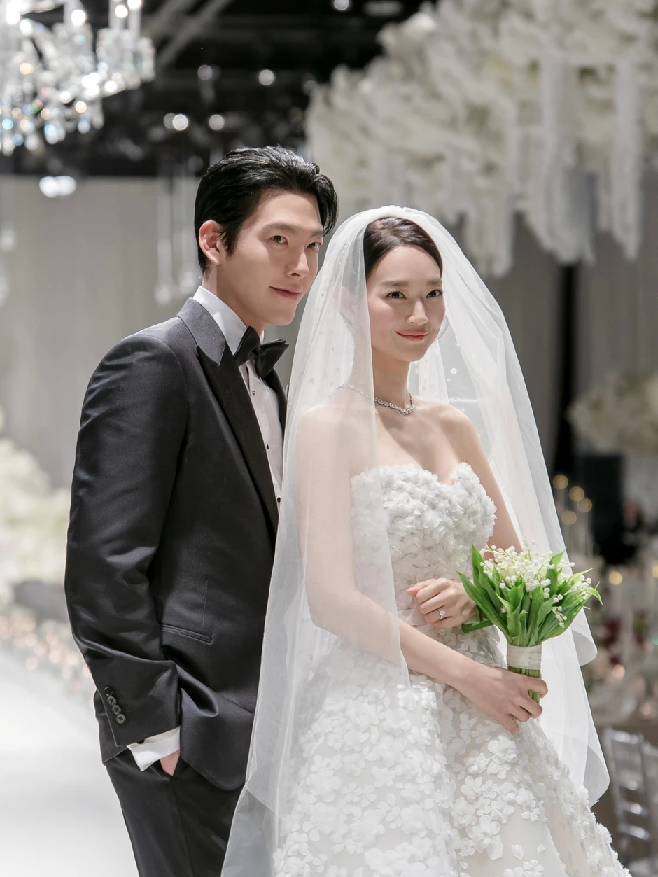 Shin Min Ah lần đầu lộ diện, cuộc sống tân hôn được hé lộ