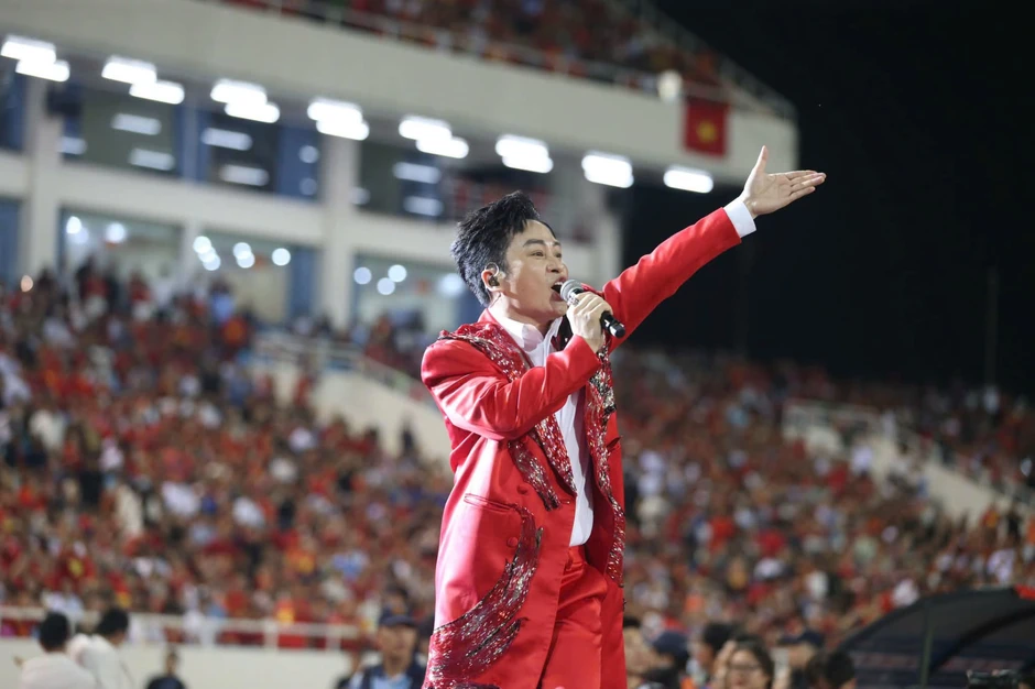 Showbiz Việt ai múa lân qua Tùng Dương Showbiz Việt ai múa lân qua Tùng Dương