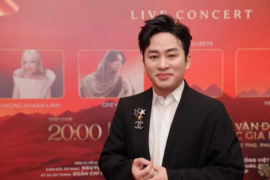 Showbiz Việt ai múa lân qua Tùng Dương Showbiz Việt ai múa lân qua Tùng Dương