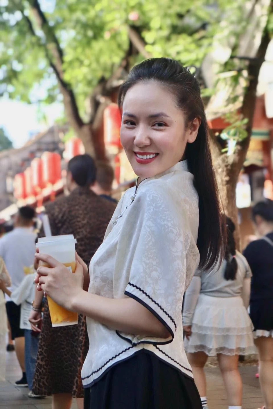 Showbiz Việt có nữ ca sĩ tự nhận đẹp nhất vũ trụ: Giữ thanh xuân bằng 219 mũi tiêm, tuyệt đối không nằm gối khách sạn Showbiz Việt có nữ ca sĩ tự nhận đẹp nhất vũ trụ: Giữ thanh xuân bằng 219 mũi tiêm, tuyệt đối không nằm gối khách sạn