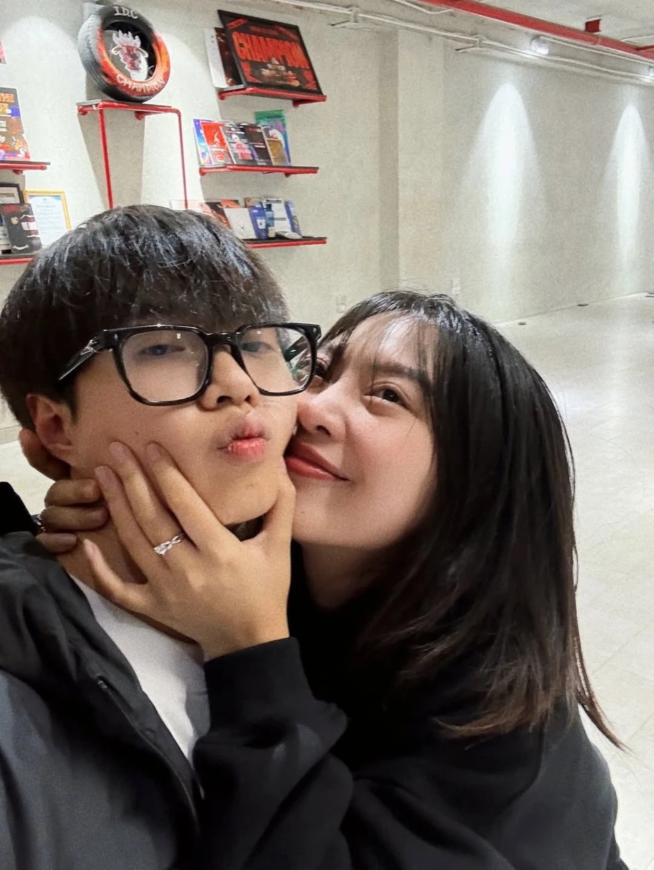 Showbiz Việt có tin hỷ: Nam rapper đình đám và bạn gái xinh xắn sẽ tổ chức lễ cưới vào tháng 1/2027
