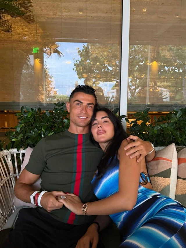 Siêu biệt thự 35 triệu euro để "dưỡng già" của Ronaldo:Phòng ngủ 300m², gara 20 siêu xe, xa hoa tột bậc nhưng không mua nổi một mét vuông riêng tư Siêu biệt thự 35 triệu euro để "dưỡng già" của Ronaldo:Phòng ngủ 300m², gara 20 siêu xe, xa hoa tột bậc nhưng không mua nổi một mét vuông riêng tư