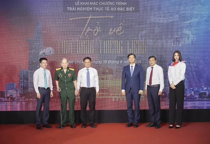 Siêu mẫu Thanh Hằng: Xúc động khó tả khi được 'Trở về thời khắc thiêng liêng' Siêu mẫu Thanh Hằng: Xúc động khó tả khi được 'Trở về thời khắc thiêng liêng'