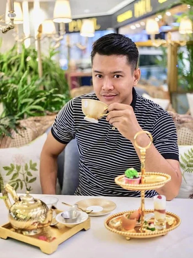 Siêu mẫu Việt từng đình đám một thời giã từ sàn diễn: Mở nhà hàng ở Quận 1, tự tay bưng bê dọn dẹp Siêu mẫu Việt từng đình đám một thời giã từ sàn diễn: Mở nhà hàng ở Quận 1, tự tay bưng bê dọn dẹp