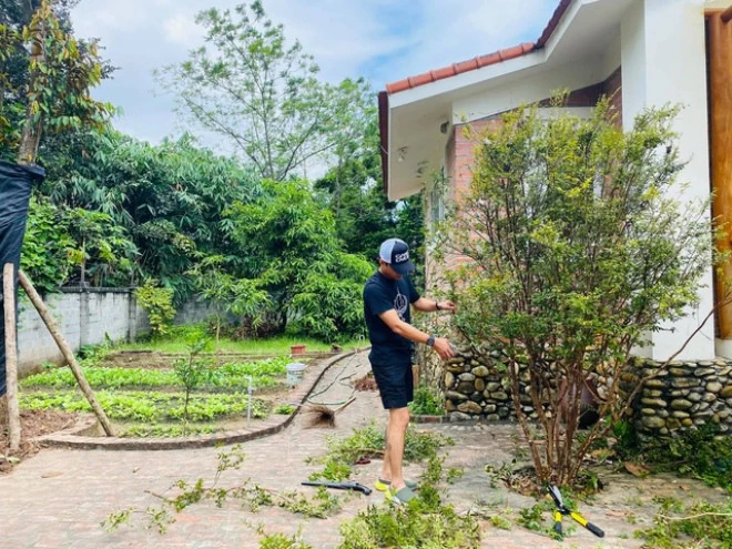 Soái ca diễn đỉnh nhất nhì truyền hình Việt: Cuộc sống U45 triệu người mơ, sở hữu biệt thự 3 mặt tiền Hà Nội, thêm 1 nhà vườn rộng 1.300m2 Soái ca diễn đỉnh nhất nhì truyền hình Việt: Cuộc sống U45 triệu người mơ, sở hữu biệt thự 3 mặt tiền Hà Nội, thêm 1 nhà vườn rộng 1.300m2