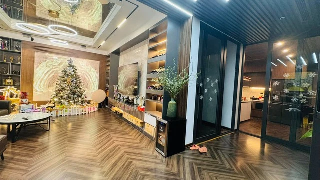 Soái ca diễn đỉnh nhất nhì truyền hình Việt: Cuộc sống U45 triệu người mơ, sở hữu biệt thự 3 mặt tiền Hà Nội, thêm 1 nhà vườn rộng 1.300m2 Soái ca diễn đỉnh nhất nhì truyền hình Việt: Cuộc sống U45 triệu người mơ, sở hữu biệt thự 3 mặt tiền Hà Nội, thêm 1 nhà vườn rộng 1.300m2