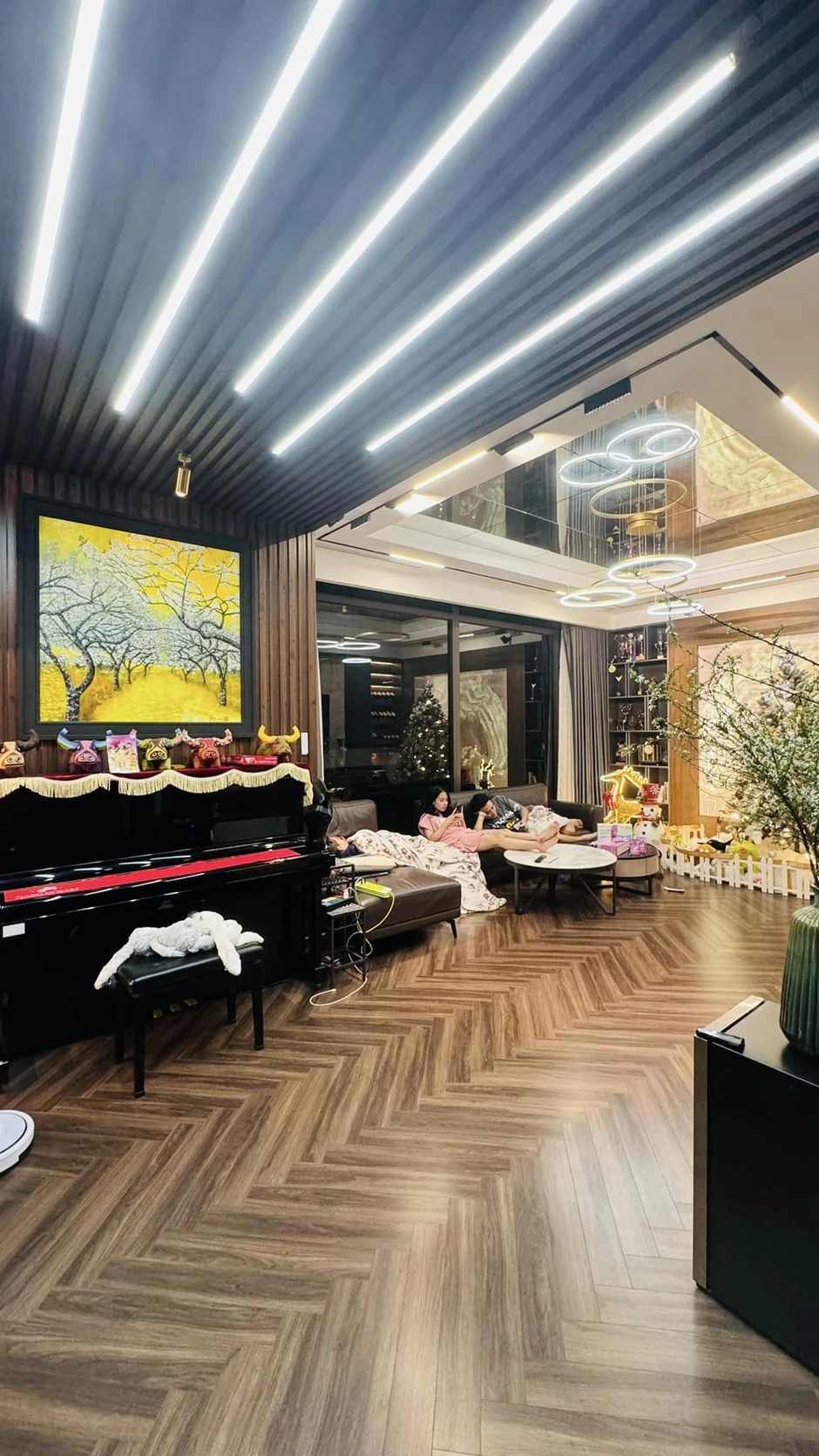 Soái ca diễn đỉnh nhất nhì truyền hình Việt: Cuộc sống U45 triệu người mơ, sở hữu biệt thự 3 mặt tiền Hà Nội, thêm 1 nhà vườn rộng 1.300m2 Soái ca diễn đỉnh nhất nhì truyền hình Việt: Cuộc sống U45 triệu người mơ, sở hữu biệt thự 3 mặt tiền Hà Nội, thêm 1 nhà vườn rộng 1.300m2