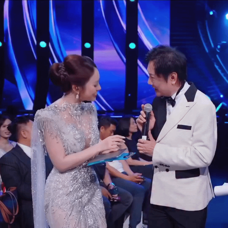 Sốc visual với MC Khánh Vy ở chung kết Miss Universe Vietnam: "Giống Hoa hậu hơn cả Hoa hậu" Sốc visual với MC Khánh Vy ở chung kết Miss Universe Vietnam: "Giống Hoa hậu hơn cả Hoa hậu"