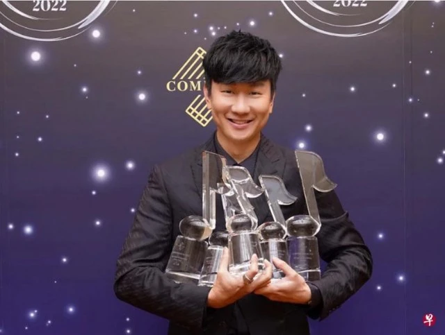 Sốc với tin thiếu gia số 1 showbiz “đá” thiên kim tiểu thư kém 21 tuổi sau 2 tháng công khai yêu Sốc với tin thiếu gia số 1 showbiz “đá” thiên kim tiểu thư kém 21 tuổi sau 2 tháng công khai yêu