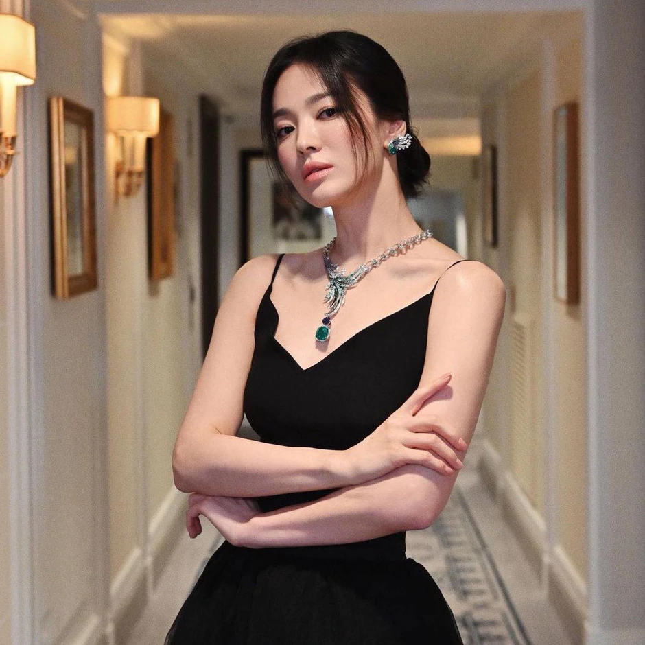 Song Hye Kyo phải chuồn vội khỏi phòng tắm công cộng chỉ vì gặp một người phụ nữ Song Hye Kyo phải chuồn vội khỏi phòng tắm công cộng chỉ vì gặp một người phụ nữ