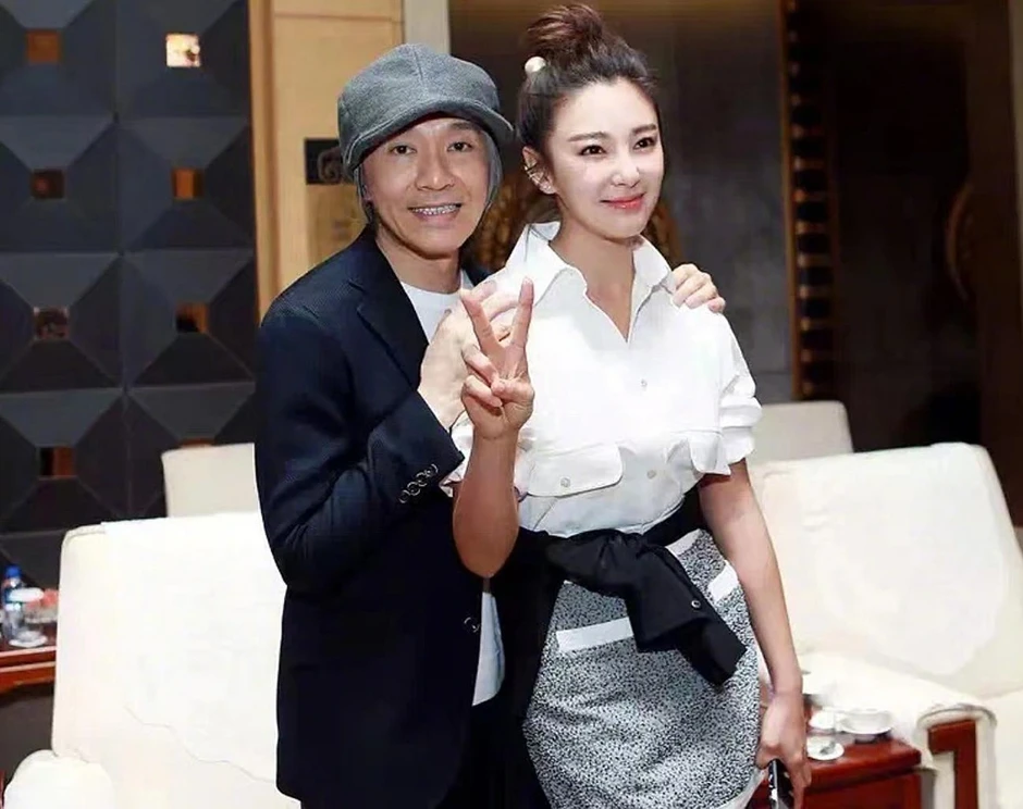 'Song Hye Kyo Trung Quốc' Trương Vũ Kỳ vạ miệng trên sóng trực tiếp 'Song Hye Kyo Trung Quốc' Trương Vũ Kỳ vạ miệng trên sóng trực tiếp