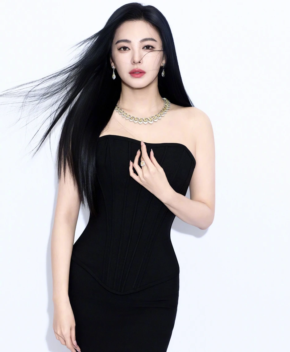 'Song Hye Kyo Trung Quốc' Trương Vũ Kỳ vạ miệng trên sóng trực tiếp 'Song Hye Kyo Trung Quốc' Trương Vũ Kỳ vạ miệng trên sóng trực tiếp