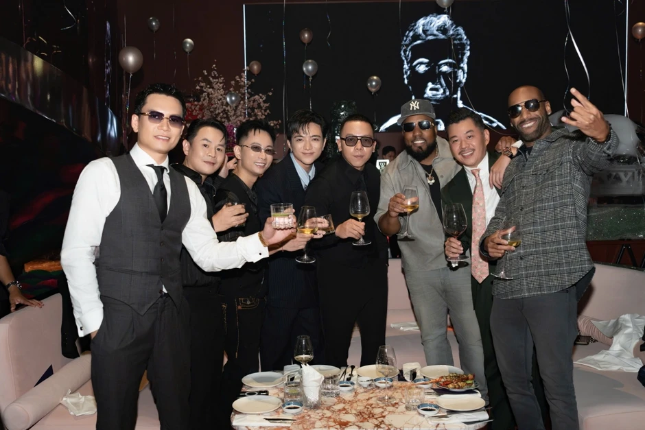 SOOBIN đứng chung sân khấu với nhà sản xuất của The Weeknd, Beyoncé SOOBIN đứng chung sân khấu với nhà sản xuất của The Weeknd, Beyoncé