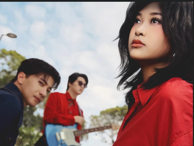 S.T Sơn Thạch bứt phá trong lần trở lại với "Ngược hướng" S.T Sơn Thạch bứt phá trong lần trở lại với "Ngược hướng"
