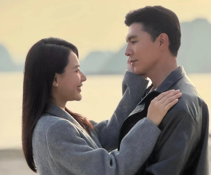 Steven Nguyễn ôm đàn hát: Con tướng này mạnh, Anh trai vượt ngàn chông gai hốt ổng đi Steven Nguyễn ôm đàn hát: Con tướng này mạnh, Anh trai vượt ngàn chông gai hốt ổng đi