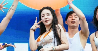 Sự hết thời của ngôi sao cả nước biết mặt: Nổi tiếng nhờ 1 ca khúc, nay vô danh hát không ai hưởng ứng