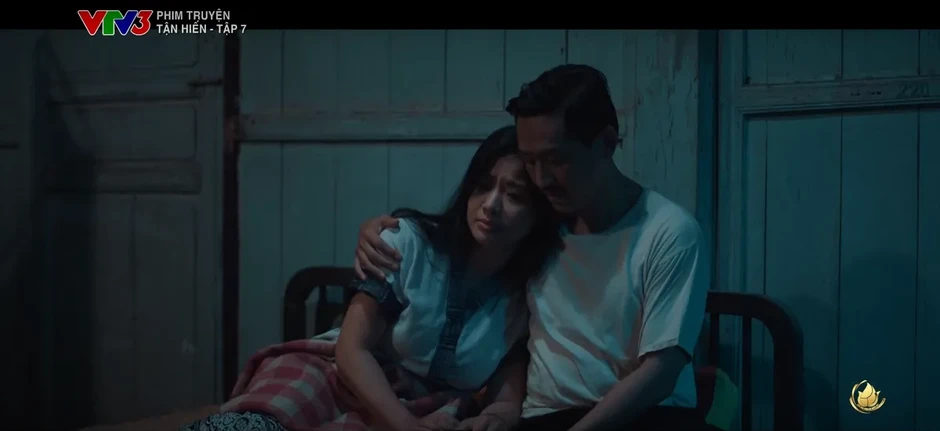 Tận hiến tập 7-8: Đối thủ xứng tầm và những "viên đạn bọc đường" làm rối loạn cục diện tình báo Tận hiến tập 7-8: Đối thủ xứng tầm và những "viên đạn bọc đường" làm rối loạn cục diện tình báo