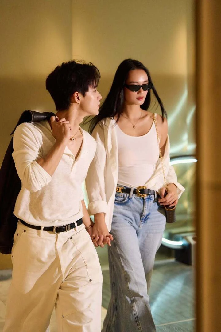 Tân Miss Universe Vietnam 2026 và chuyện tình với hotboy 'người nhện' triệu view Tân Miss Universe Vietnam 2026 và chuyện tình với hotboy 'người nhện' triệu view