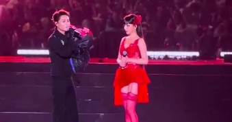 Tăng Duy Tân tặng hoa Bích Phương, công khai đưa nhau về nhà