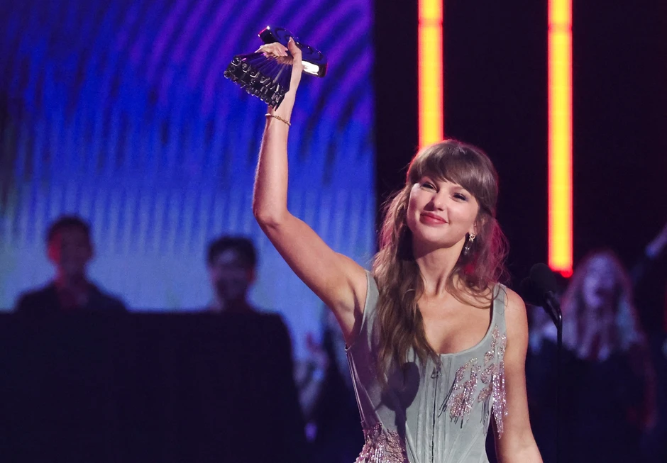 Taylor Swift khoe được hạnh phúc, tự do khi ở bên Travis Kelce Taylor Swift khoe được hạnh phúc, tự do khi ở bên Travis Kelce