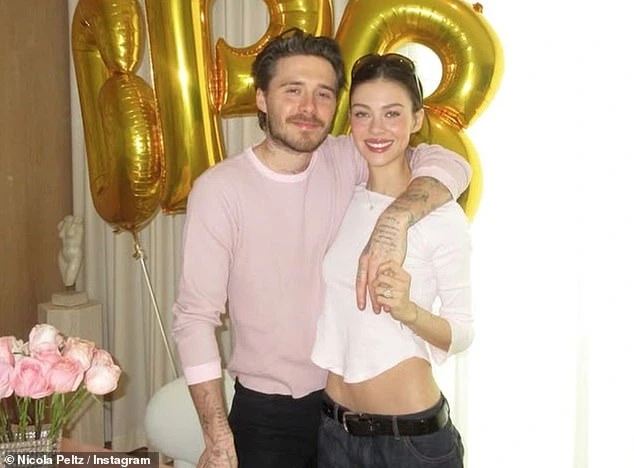 Thái độ của con dâu tỷ phú khi bị hỏi về mâu thuẫn với gia đình Beckham Thái độ của con dâu tỷ phú khi bị hỏi về mâu thuẫn với gia đình Beckham