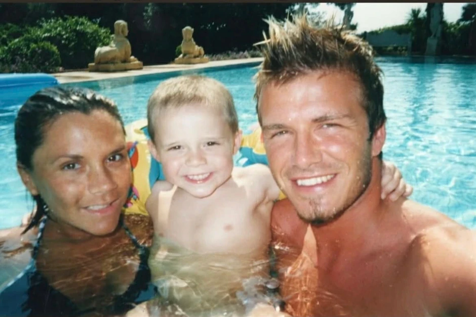 Thái độ của con dâu tỷ phú khi bị hỏi về mâu thuẫn với gia đình Beckham Thái độ của con dâu tỷ phú khi bị hỏi về mâu thuẫn với gia đình Beckham