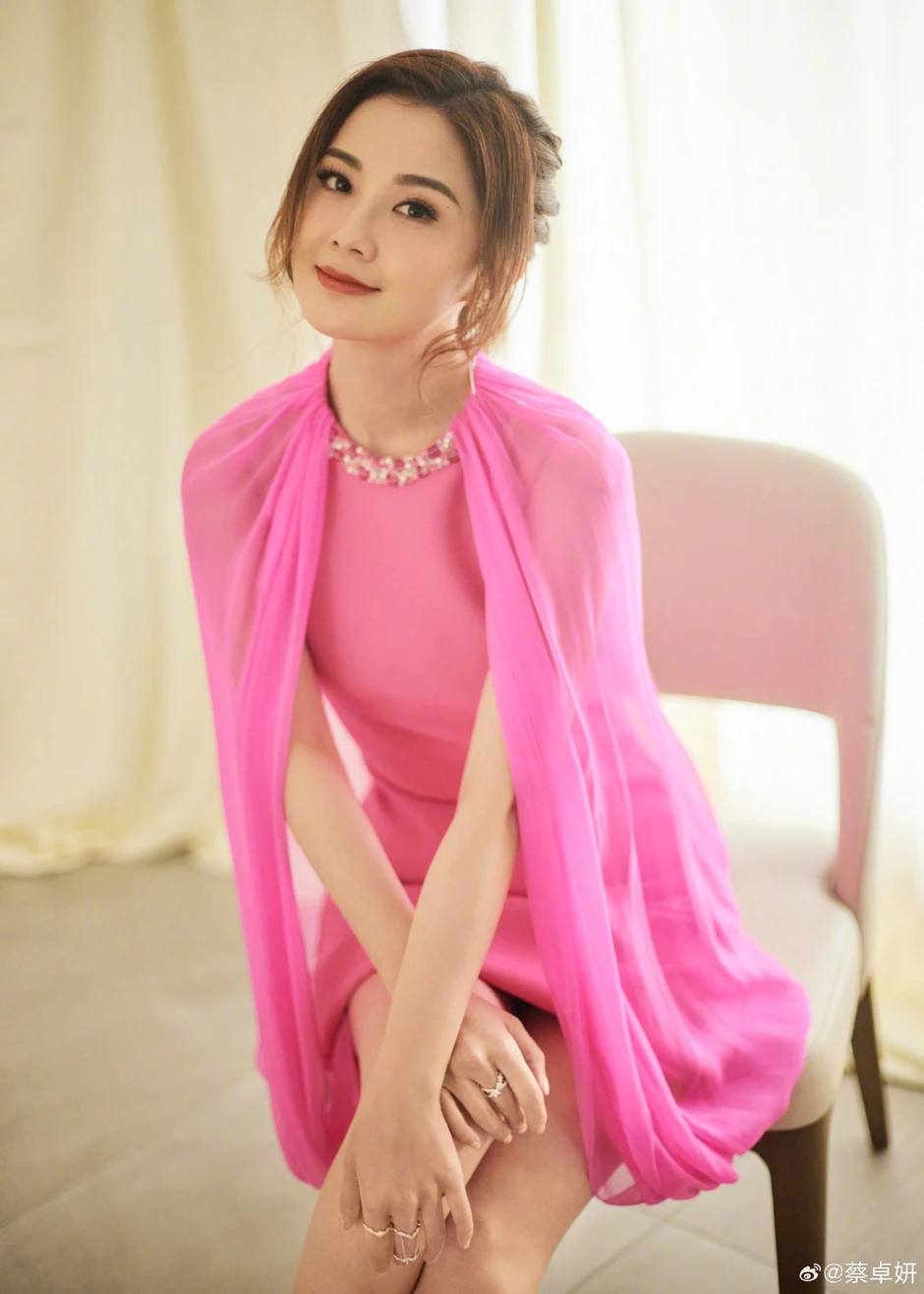 Thái Trác Nghiên thông báo kết hôn, danh tính chú rể gây chú ý Thái Trác Nghiên thông báo kết hôn, danh tính chú rể gây chú ý