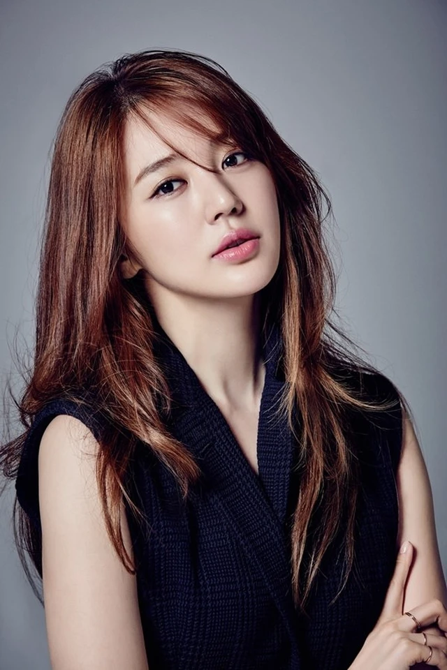 Thái tử phi Yoon Eun Hye hẹn hò "hồng hài nhi" kém 11 tuổi? Thái tử phi Yoon Eun Hye hẹn hò "hồng hài nhi" kém 11 tuổi?