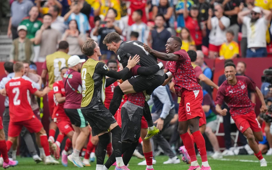Thắng trên chấm 11m, Thụy Sĩ giành vé vào tứ kết FIFA World Cup 2026™ sau 72 năm Thắng trên chấm 11m, Thụy Sĩ giành vé vào tứ kết FIFA World Cup 2026™ sau 72 năm