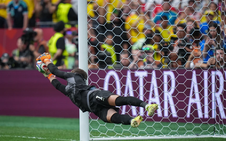 Thắng trên chấm 11m, Thụy Sĩ giành vé vào tứ kết FIFA World Cup 2026™ sau 72 năm Thắng trên chấm 11m, Thụy Sĩ giành vé vào tứ kết FIFA World Cup 2026™ sau 72 năm