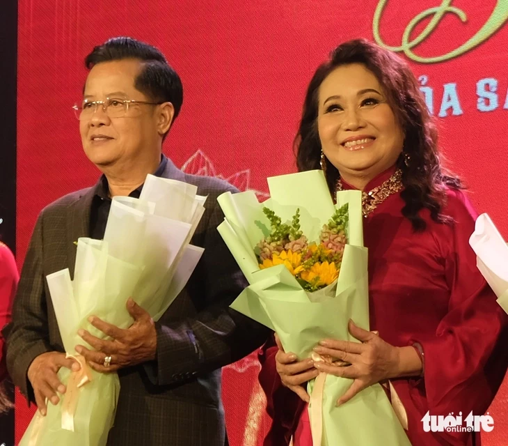 Thanh Hằng nhớ thuở múa trong vở Bên cầu dệt lụa, Tiếng trống Mê Linh cạnh cô Ba Thanh Nga Thanh Hằng nhớ thuở múa trong vở Bên cầu dệt lụa, Tiếng trống Mê Linh cạnh cô Ba Thanh Nga