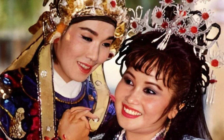 Thanh Hằng nhớ thuở múa trong vở Bên cầu dệt lụa, Tiếng trống Mê Linh cạnh cô Ba Thanh Nga Thanh Hằng nhớ thuở múa trong vở Bên cầu dệt lụa, Tiếng trống Mê Linh cạnh cô Ba Thanh Nga