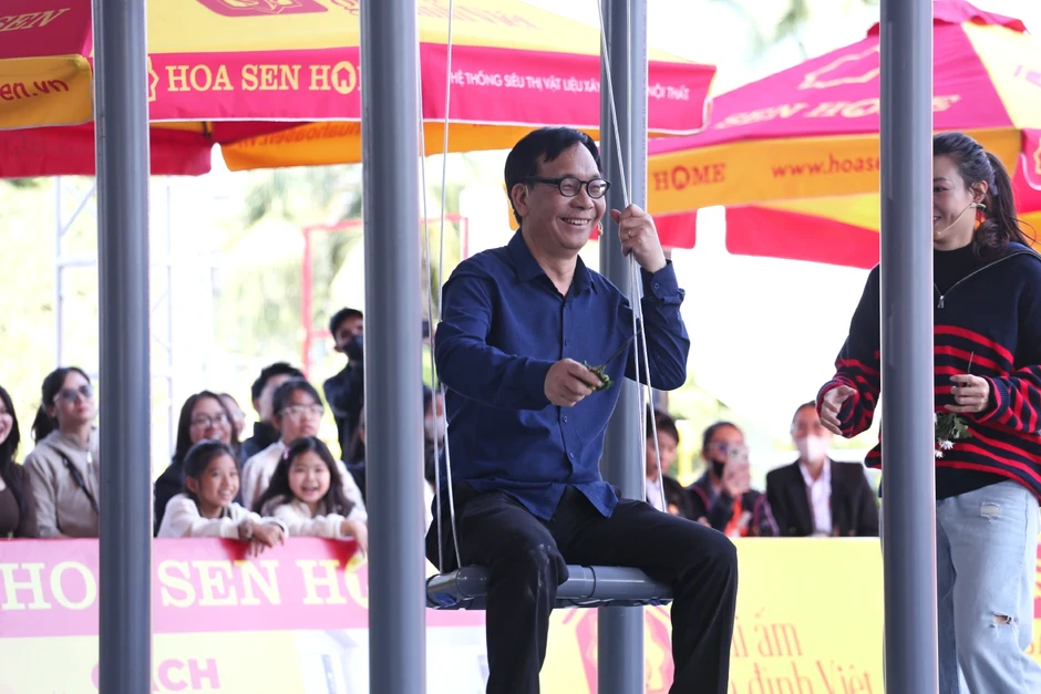 Thanh Hương phản ứng với MC, dùng toàn bộ cát sê làm điều đặc biệt Thanh Hương phản ứng với MC, dùng toàn bộ cát sê làm điều đặc biệt