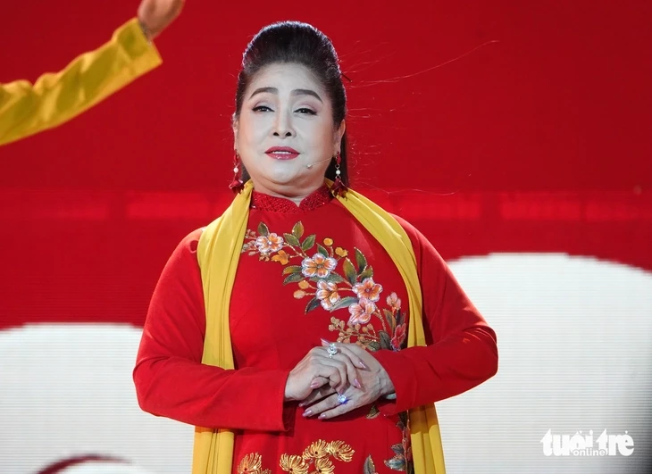 Thanh Nam mê ca vọng cổ hài của chú Bảy Viễn Châu Thanh Nam mê ca vọng cổ hài của chú Bảy Viễn Châu