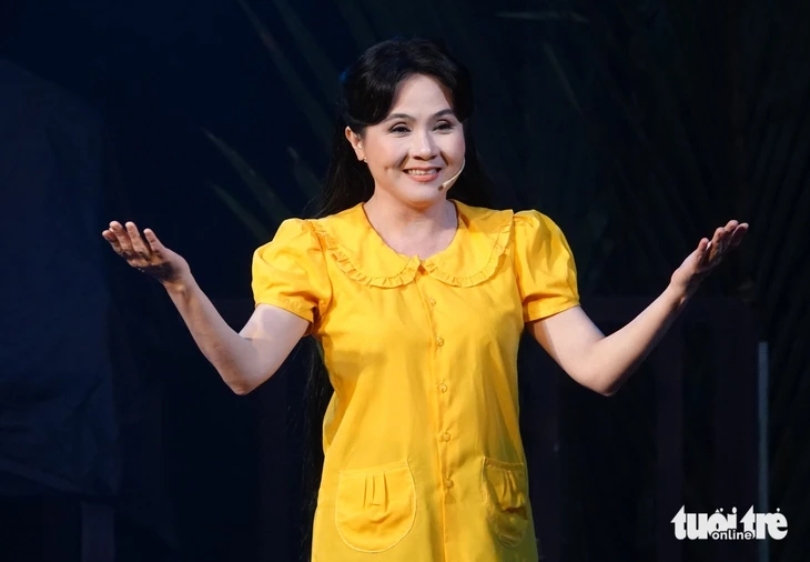 Thanh Ngân và hai cô đào hát Thanh Ngân và hai cô đào hát
