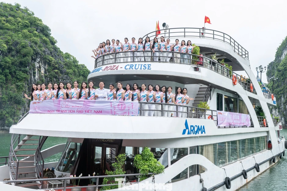 Thí sinh Hoa hậu Việt Nam check-in Hòn Rùa đẹp nhất Cát Bà