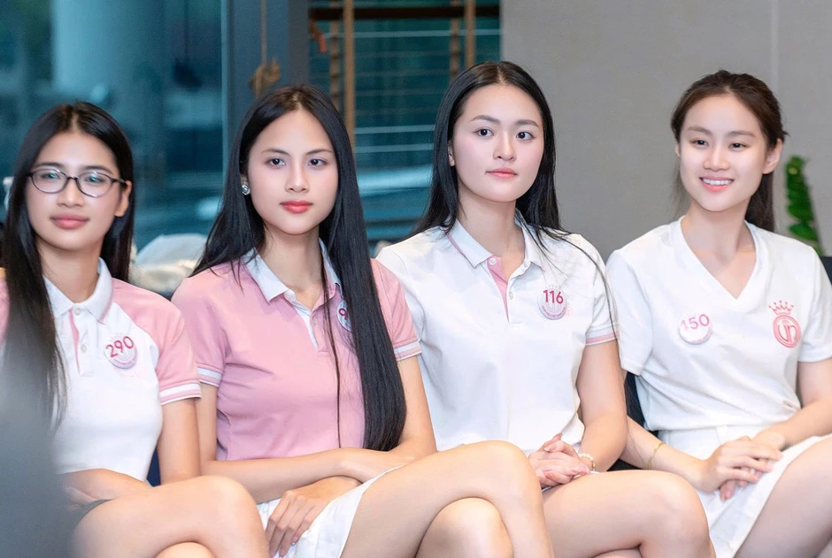 Thí sinh Hoa hậu Việt Nam dạy trẻ vùng cao tránh bẫy lừa đảo qua mạng Thí sinh Hoa hậu Việt Nam dạy trẻ vùng cao tránh bẫy lừa đảo qua mạng