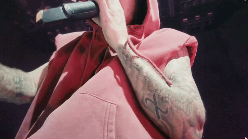 Thiên hạ đệ nhất yêu vợ gọi tên Justin Bieber, tuyên bố công khai: "Em yêu, anh yêu em. Bài hát này dành cho em!" Thiên hạ đệ nhất yêu vợ gọi tên Justin Bieber, tuyên bố công khai: "Em yêu, anh yêu em. Bài hát này dành cho em!"
